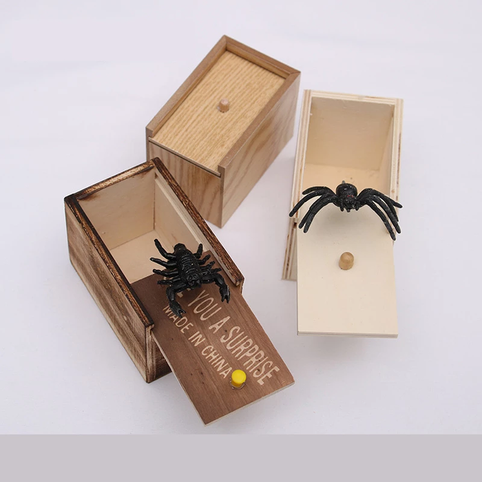 New Tricks Spider Funny Horror Box Wooden Hidden Box Quality Prank Wooden Horror Box Fun Games Prank Skills Friends Office Toys