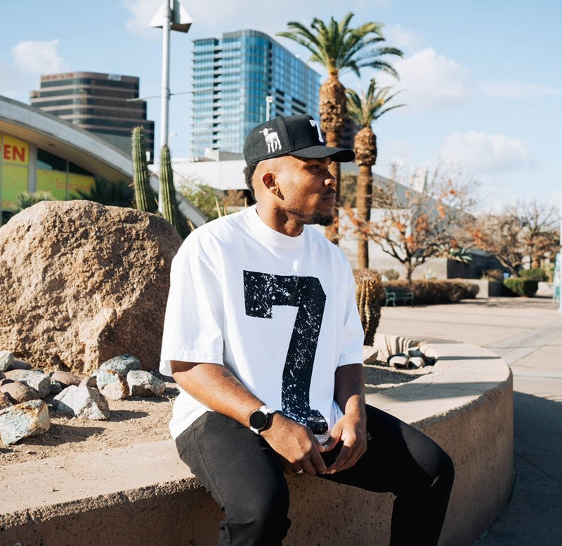 ‘7’ Premium SnapBack - Black/White