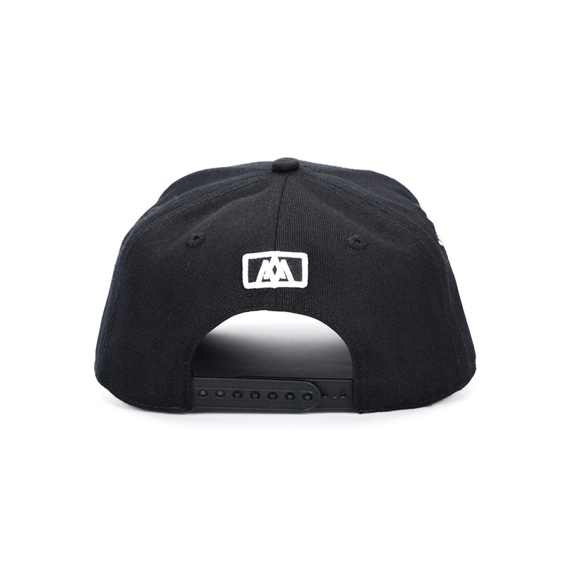 ‘7’ Premium SnapBack - Black/White